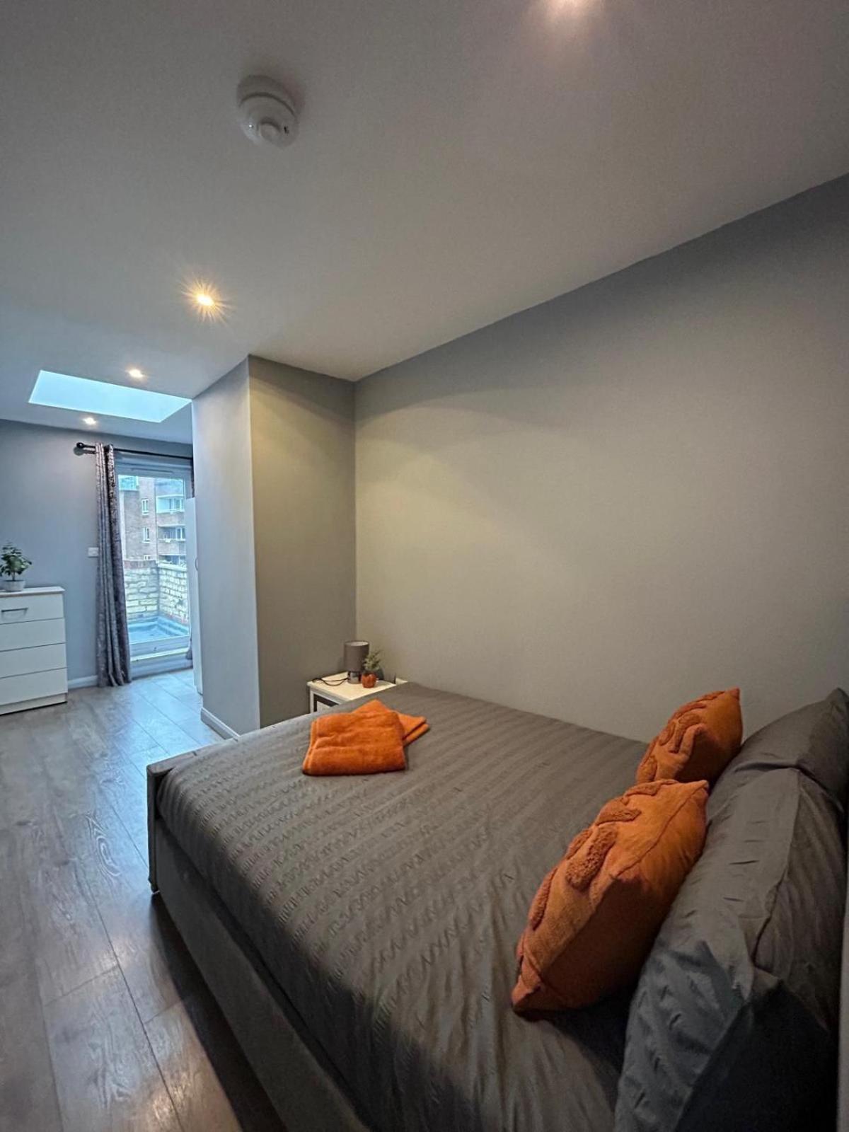2 Bedroom Flat In Euston 2 Mins Away From Station, No Lift Лондон Экстерьер фото