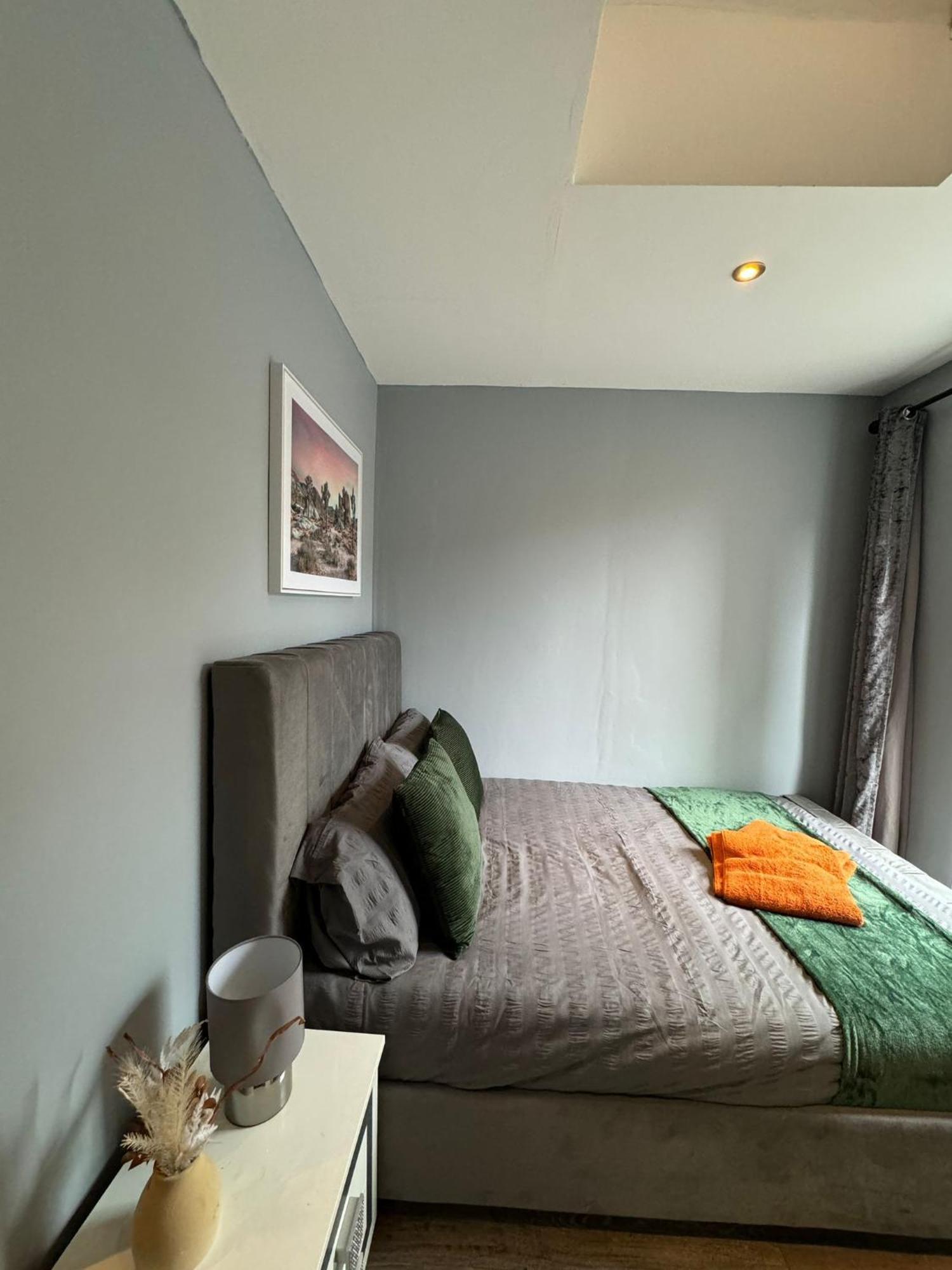 2 Bedroom Flat In Euston 2 Mins Away From Station, No Lift Лондон Экстерьер фото