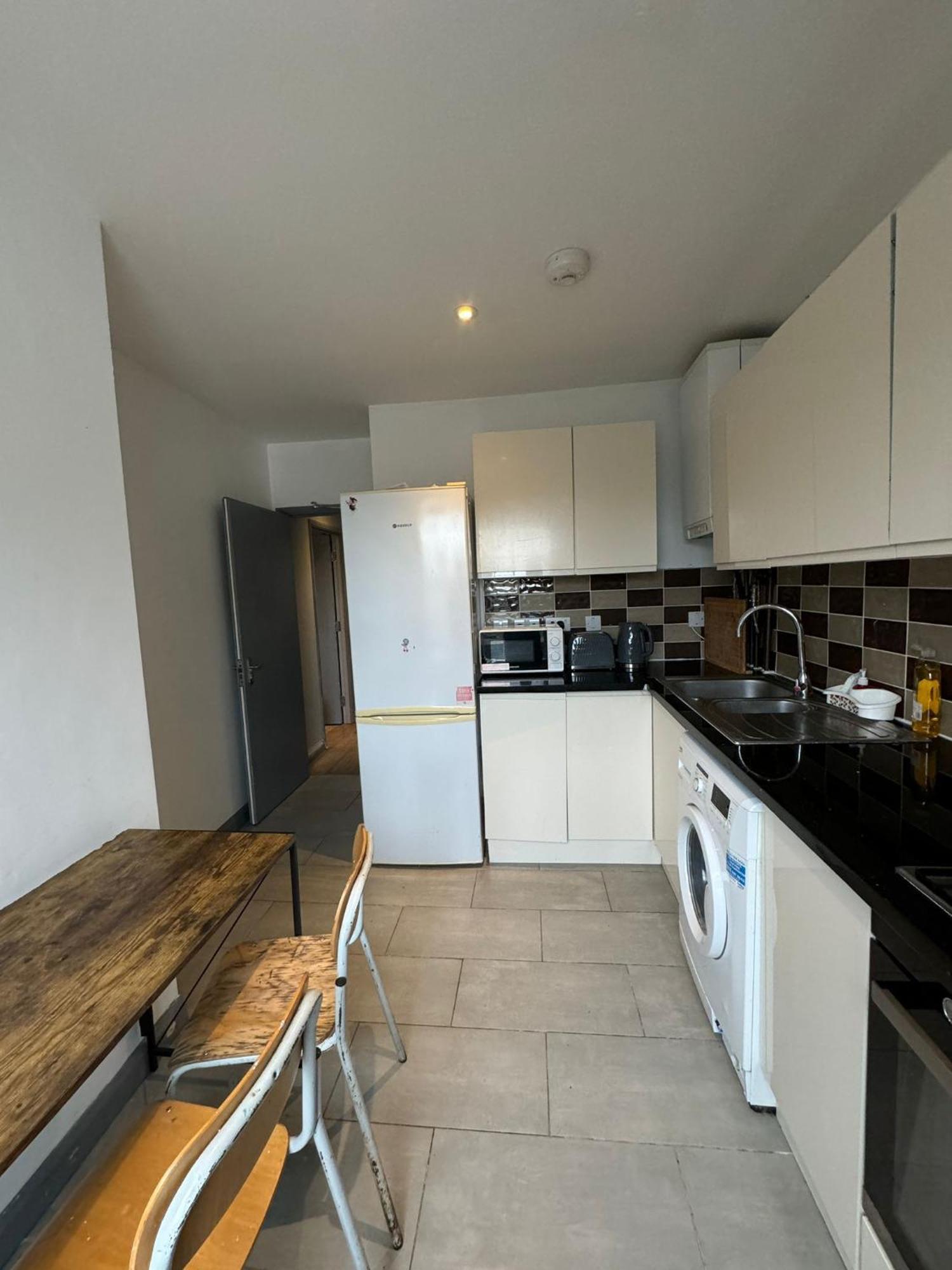 2 Bedroom Flat In Euston 2 Mins Away From Station, No Lift Лондон Экстерьер фото