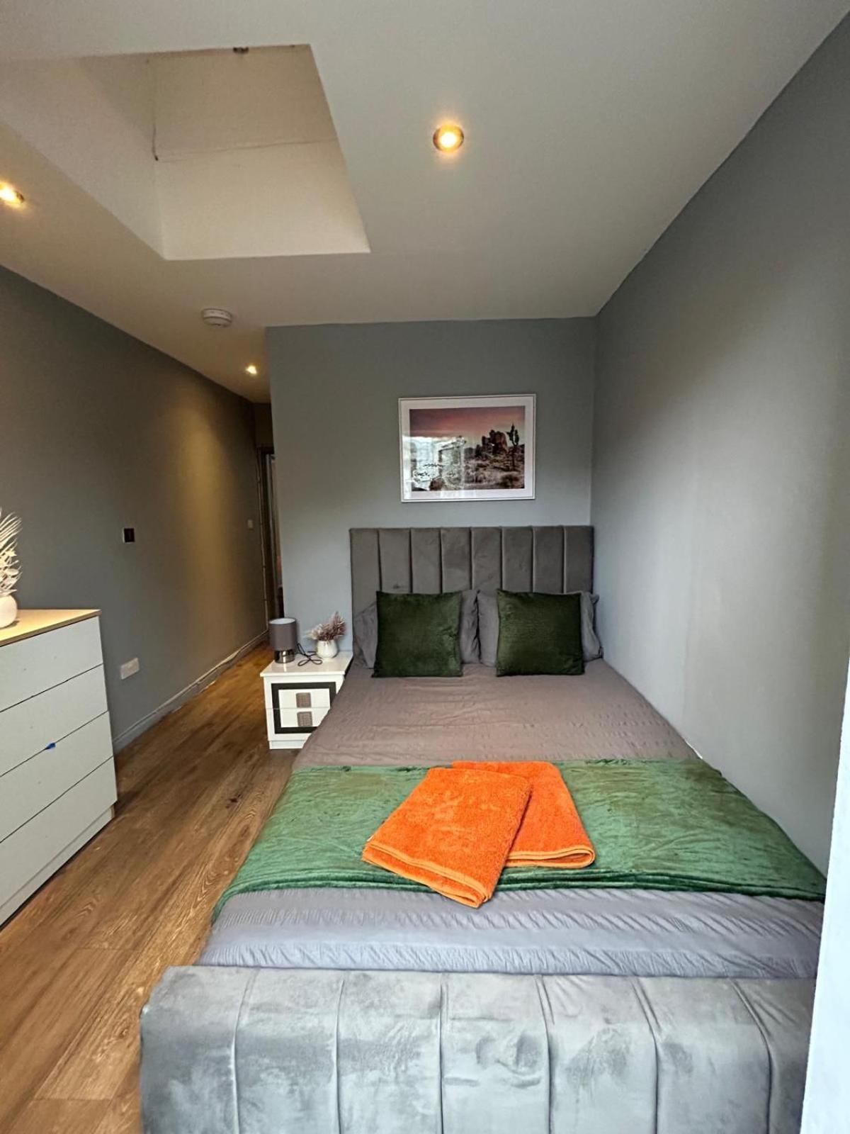2 Bedroom Flat In Euston 2 Mins Away From Station, No Lift Лондон Экстерьер фото