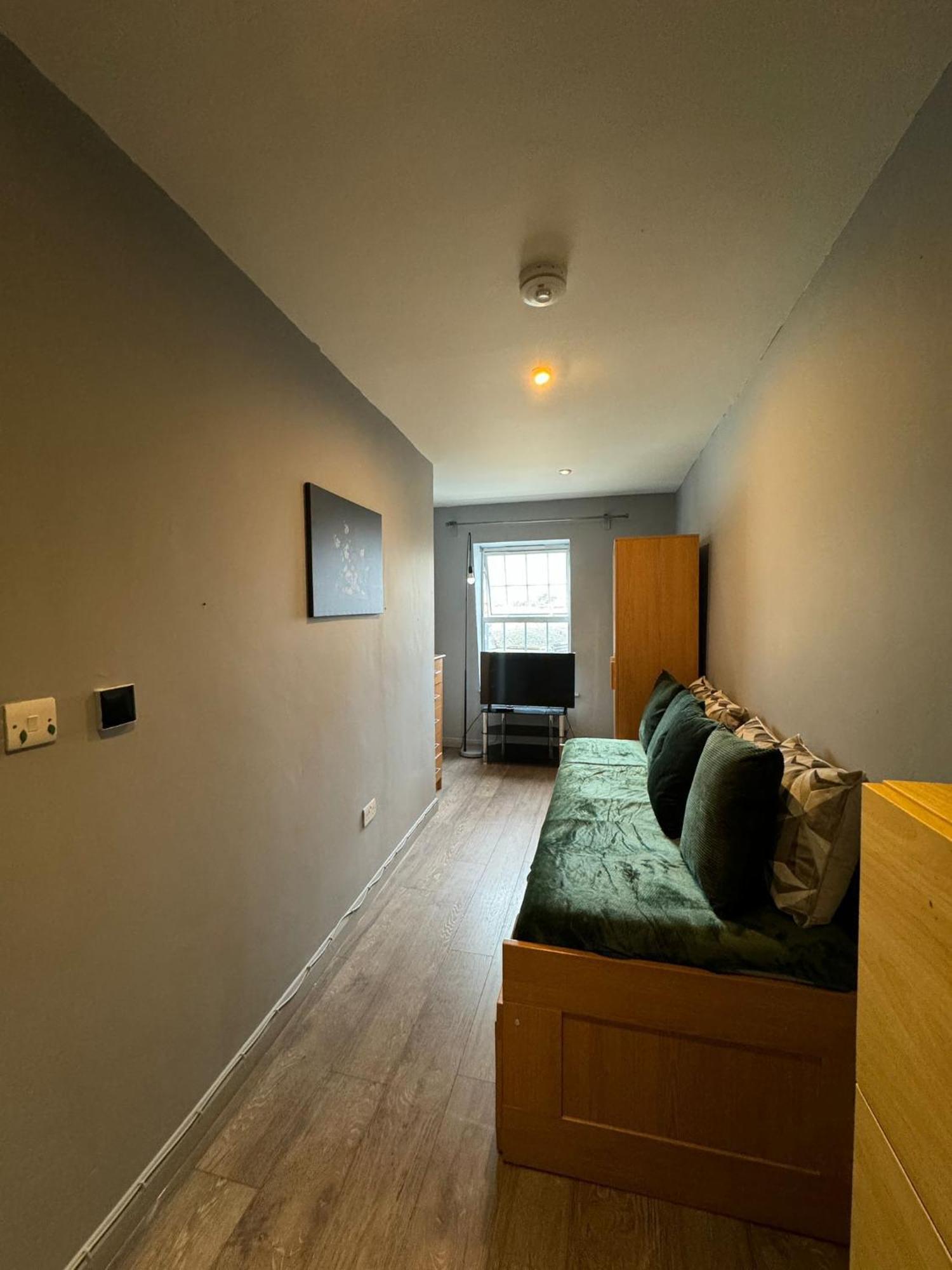 2 Bedroom Flat In Euston 2 Mins Away From Station, No Lift Лондон Экстерьер фото
