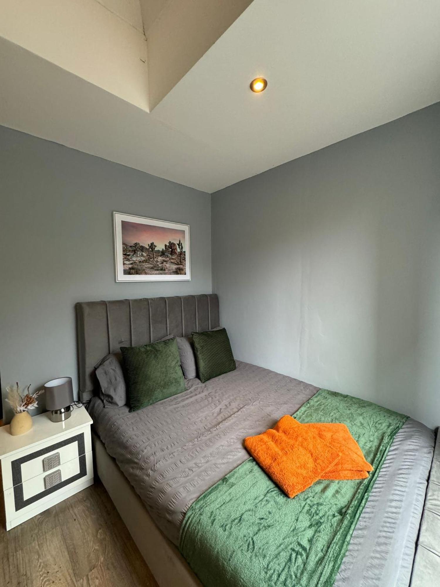 2 Bedroom Flat In Euston 2 Mins Away From Station, No Lift Лондон Экстерьер фото