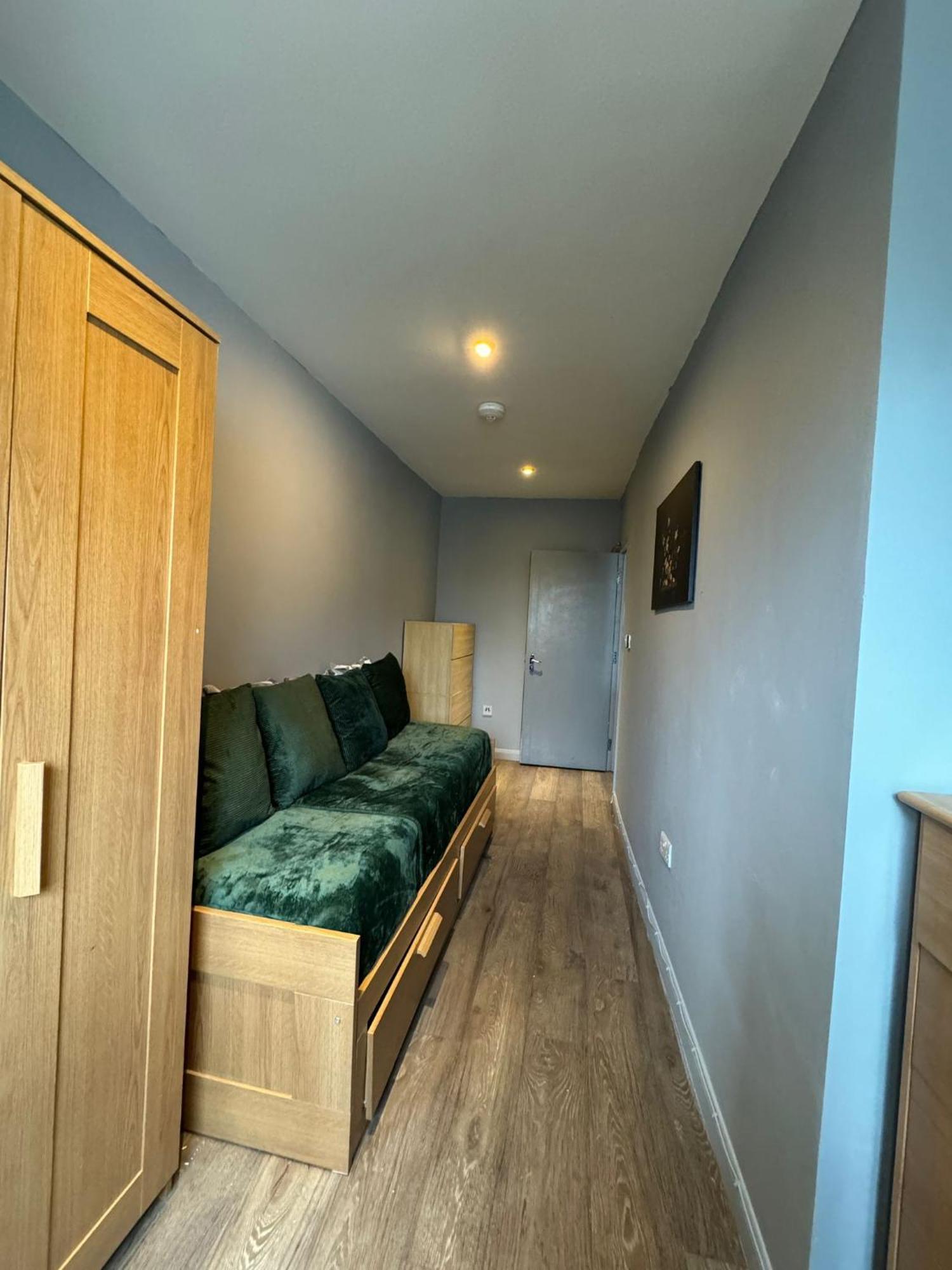 2 Bedroom Flat In Euston 2 Mins Away From Station, No Lift Лондон Экстерьер фото