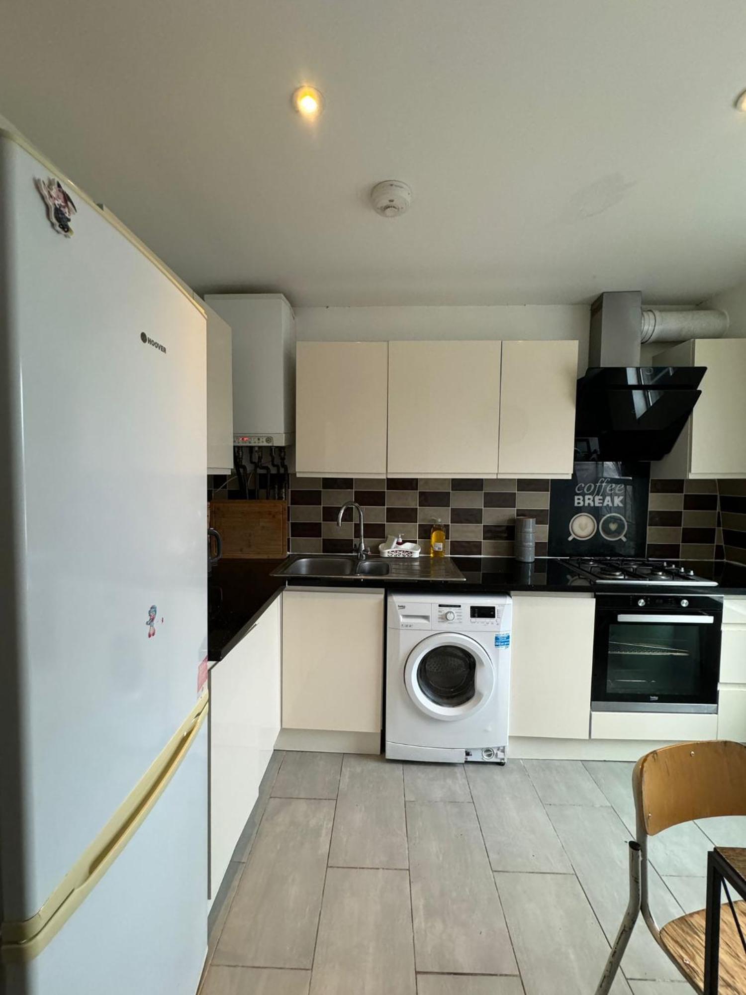 2 Bedroom Flat In Euston 2 Mins Away From Station, No Lift Лондон Экстерьер фото