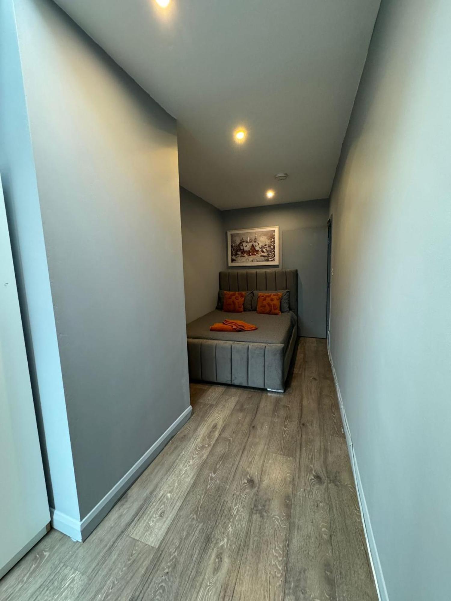 2 Bedroom Flat In Euston 2 Mins Away From Station, No Lift Лондон Экстерьер фото